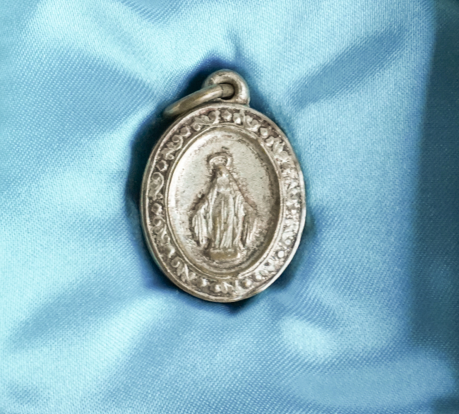 Relikwiarz z XIX wieku z relikwiami św. ks. Régis, Saint Honoré, Saint Placidus, Saint J. de Britto 2